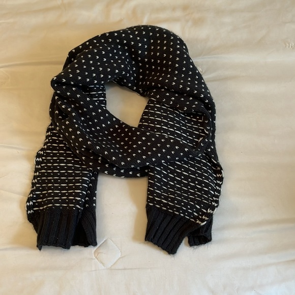 Scarf - Picture 2 of 3